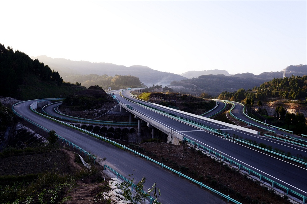 四川巴（中）－達（州）高速公路